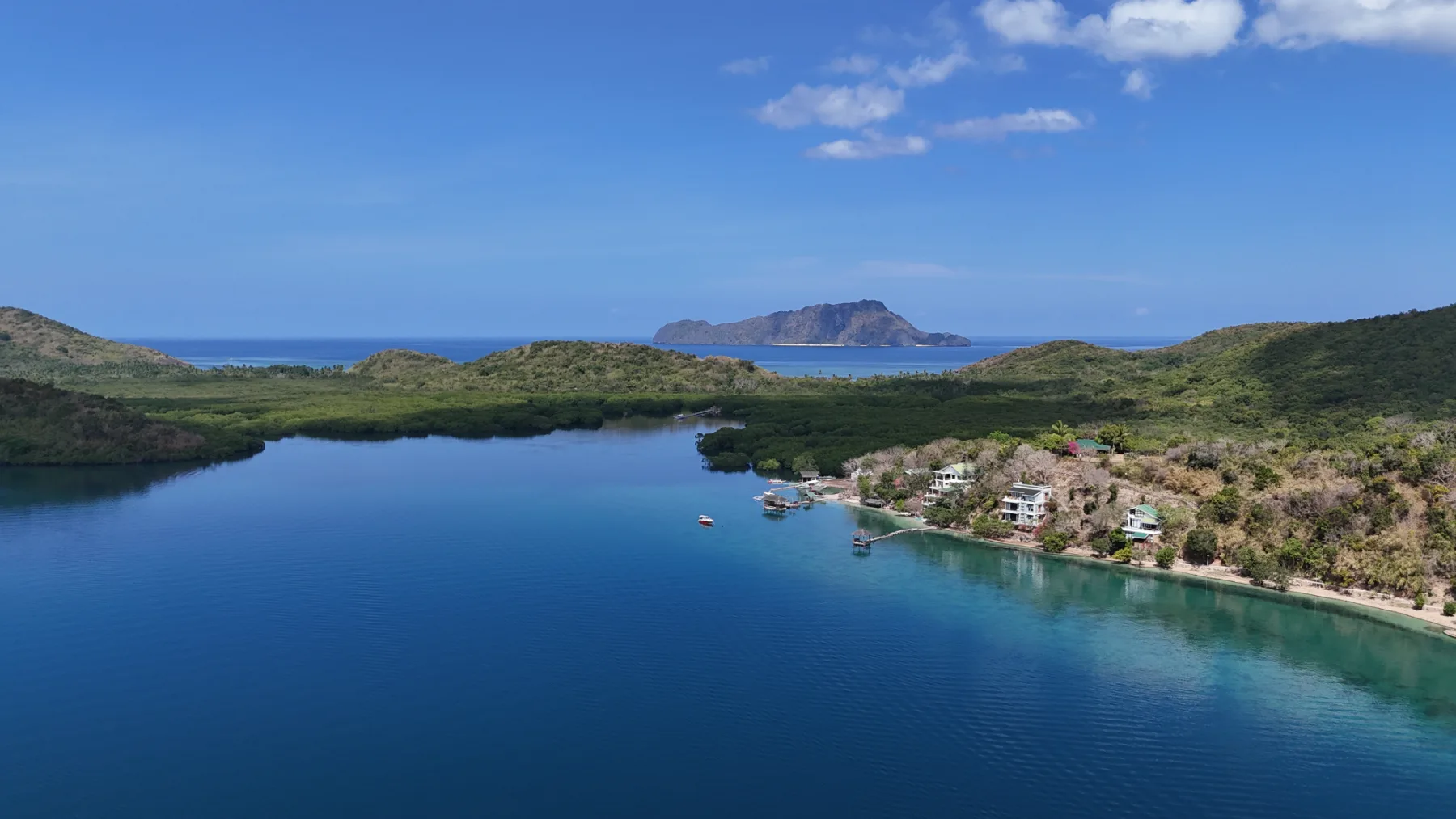 La Estancia Busuanga and the bay seen from above
